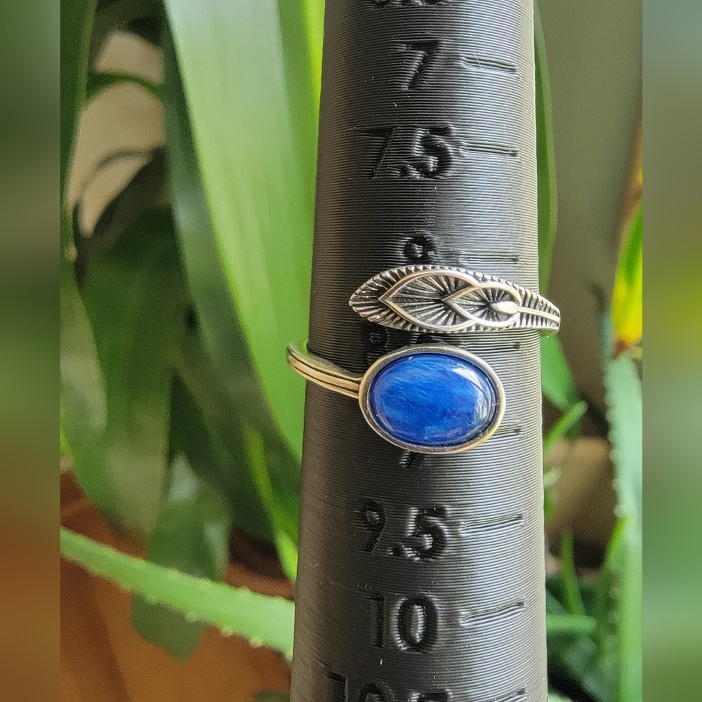 925 Elegant Sterling Silver and Blue Stone Ring. Adjustable. - Picture 4 of 4